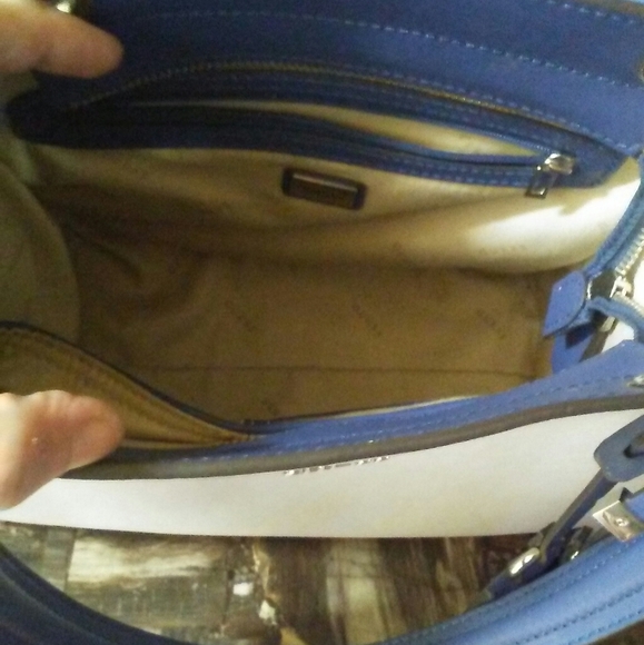 Handbags - Picture 14 of 16